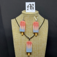 Set oorbellen en ketting met kunststof ijsje rood/blauw