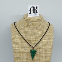 Ketting met hanger kegel groen gestreept