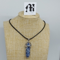 Ketting met hanger met dubbeleindersteen blauw/wit gespikkeld