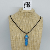 Ketting met hanger met dubbeleindersteen blauw/grijze lijnen