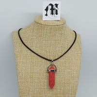 Ketting met hanger met dubbeleindersteen rood/grijze lijnen