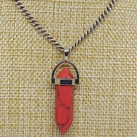 Ketting met hanger met dubbeleindersteen rood/grijze lijnen