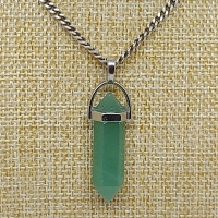 Ketting met hanger met dubbeleindersteen licht groen