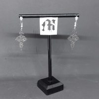 oorbellen met metalen ornament