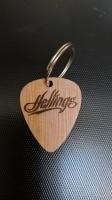 Houten sleutelhanger model gitaar plectrum